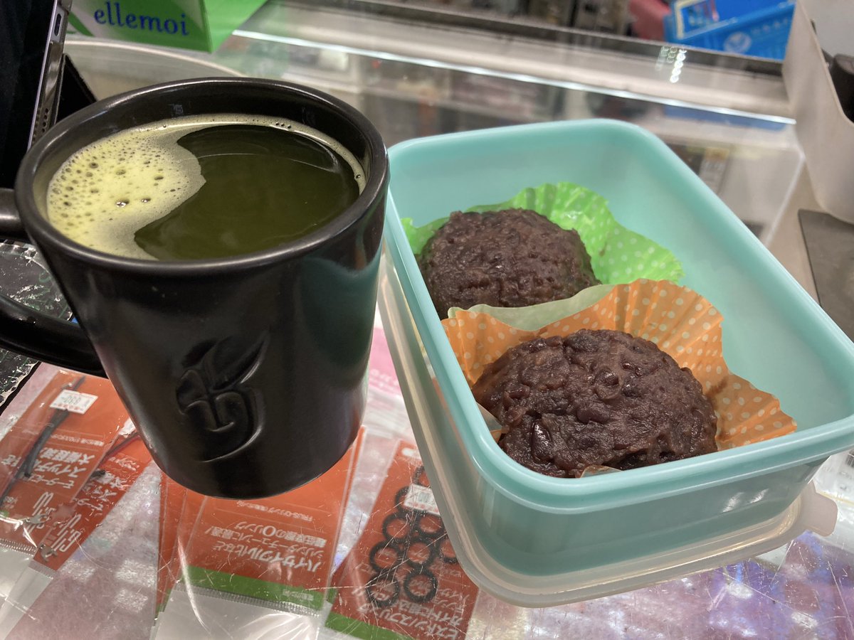 開いております！

曇りですね。
墓参りに行ってきましたよ。

本日は21時まで居ります。
作業しながらご来店お待ちしてます〜