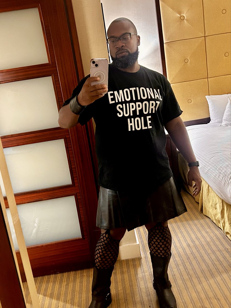 Sitter of all Faces tweet media