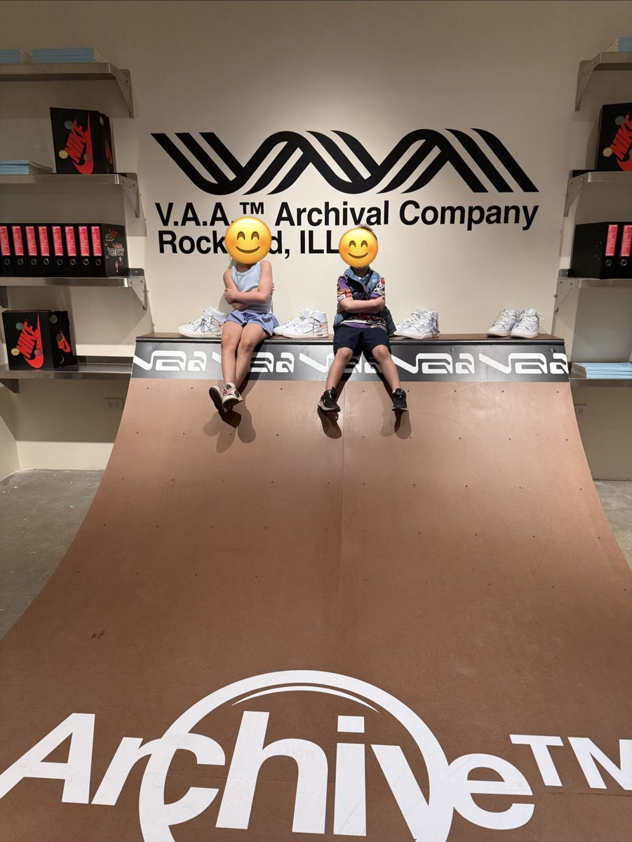 jon_adams's tweet photo. Thanks @Notre for the @virgilabloh x @Jumpman23 AJ1 #Alaska raffle W — great creative event last night with @adesholamakinde + donating to an incredible cause @bgcchi + good people + (most importantly) fun time with the fam! https://t.co/Ptbq0migzt