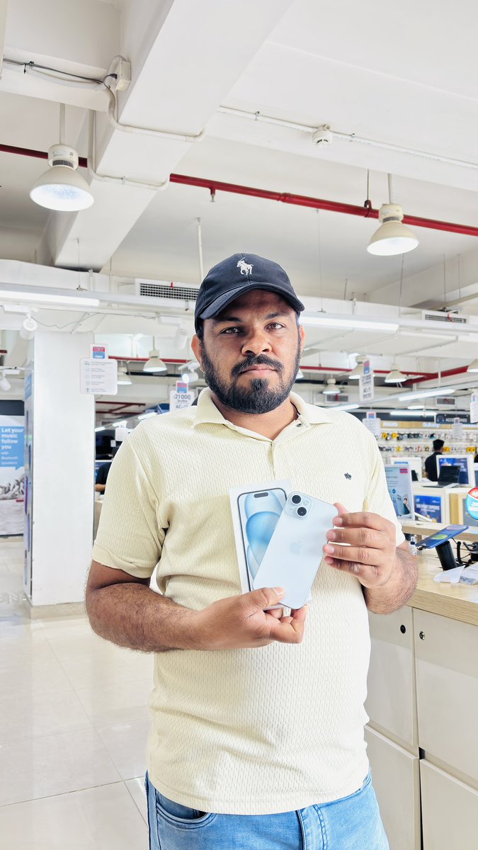 Rajendra_Dudi's tweet image. "Finally, the Upgrade! 🚀

Twitter (x) से कमाई होती है और सपने भी पुरे होते है 
       आज x की कमाई से iphone 15 लिया है ।

बधाईया रूकनी नही चाहिए , जिसको जिसको पार्टी चाहिए रिपोस्ट करके कमेन्ट करो।
#payout #iphone15 

@elonmusk