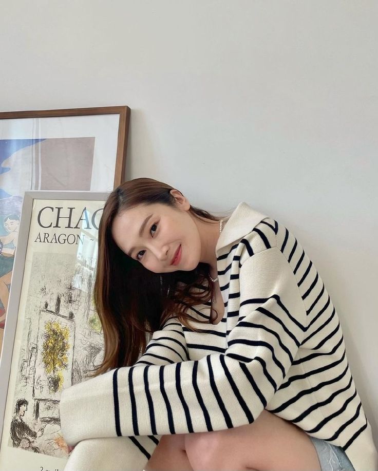 ᅠᅠ
ᅠ ⠀

Ibu: Mbak, kok belum ganti baju?
Me: Nanti Bu wong cuma di rumah aja.
Ibu: Iya, tapikan?
Me: Sudah, kan tadi keliling ke makam Eyang aja, habis itu pulang.

Sudah kembali mode anak rumahan.

ᅠᅠ
ᅠ ⠀