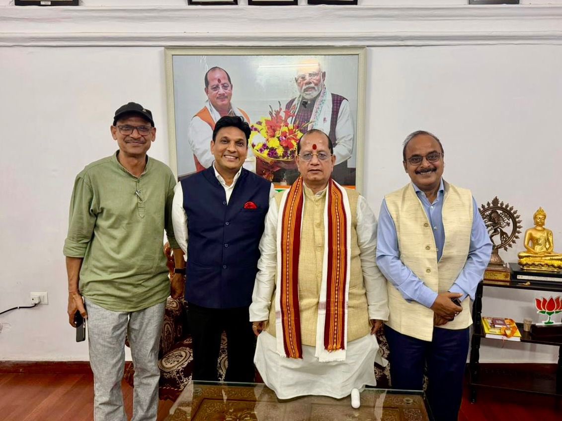 prprofessional7's tweet photo. Our Founder &amp; Managing Director, Dr. Sarvesh Tiwari, along with Mr. Sunil Pandey and Mr. Rajiv Sharma from PRP's Patna team, recently met the Hon’ble Deputy Chief Minister of Bihar,@VijayKrSinhaBih, for a meaningful and engaging interaction.

@BiharRevenue @SarveshSays https://t.co/n7dWJnB2MH