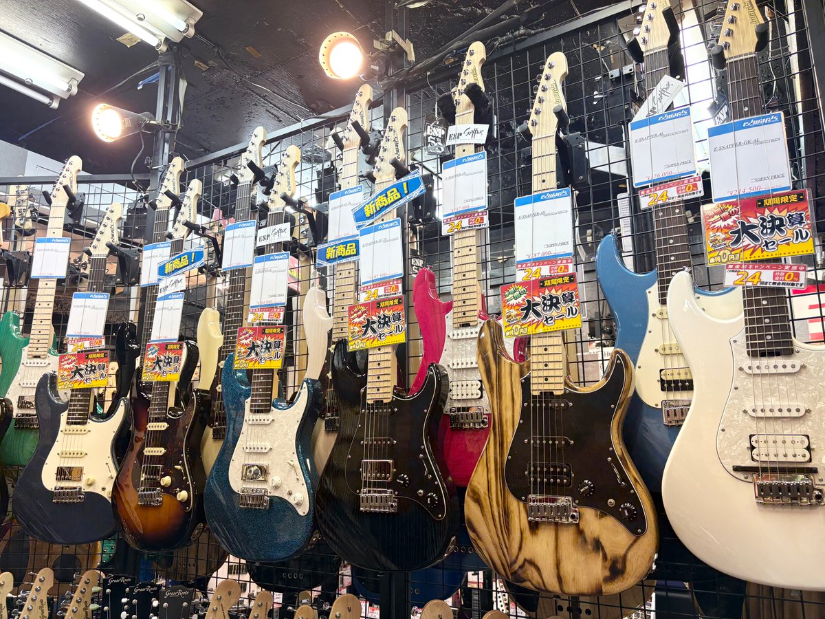 espcrafthouse's tweet image. 【✨店内情報✨】

壁一面のスナッパー！SNAPPER！
まさにスナッパー天国です🥰

色とりどりなスナッパーの中からお気に入りの1本を決めちゃいましょう😏

デジマートにて全色確認いただけます‼️
↓　↓　↓　↓
digimart.net/search?shopNo=…

#ESP渋谷 #ESP #EDWARDS #SNAPPER #エレキギター #Guitar