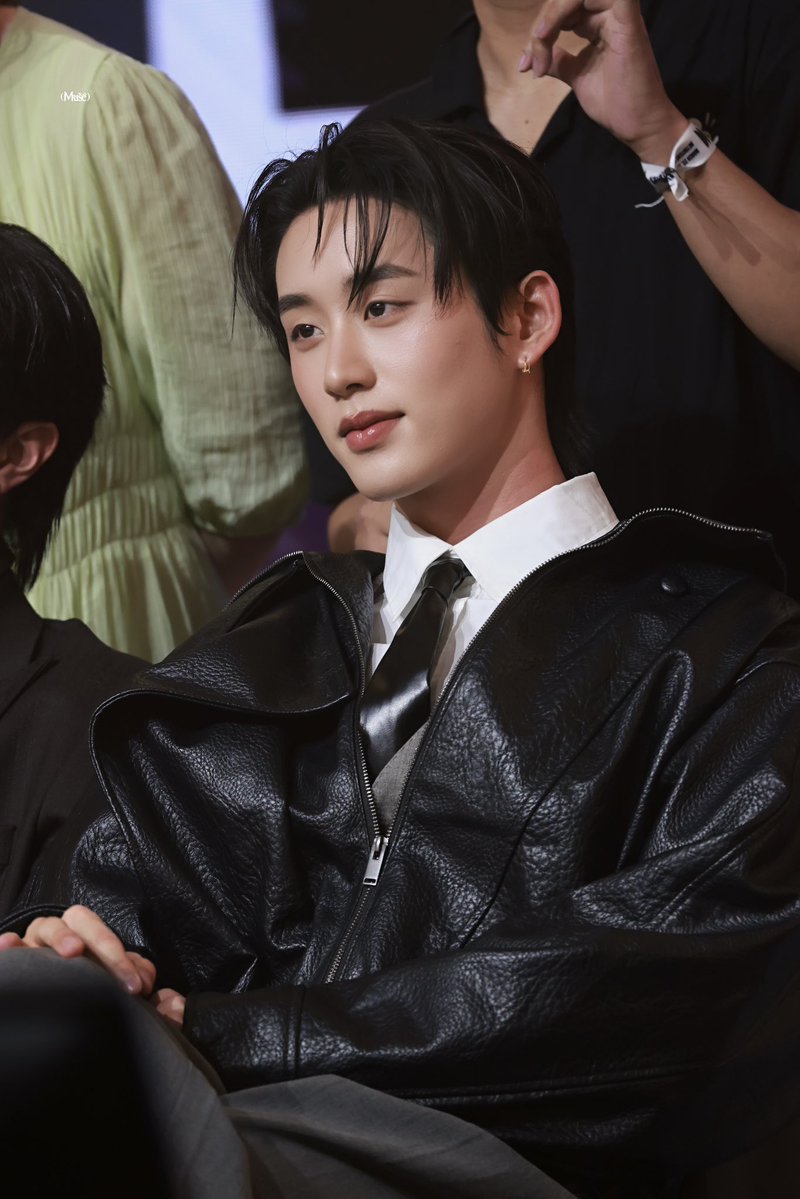 𝑀𝑈𝑆𝐸 tweet media