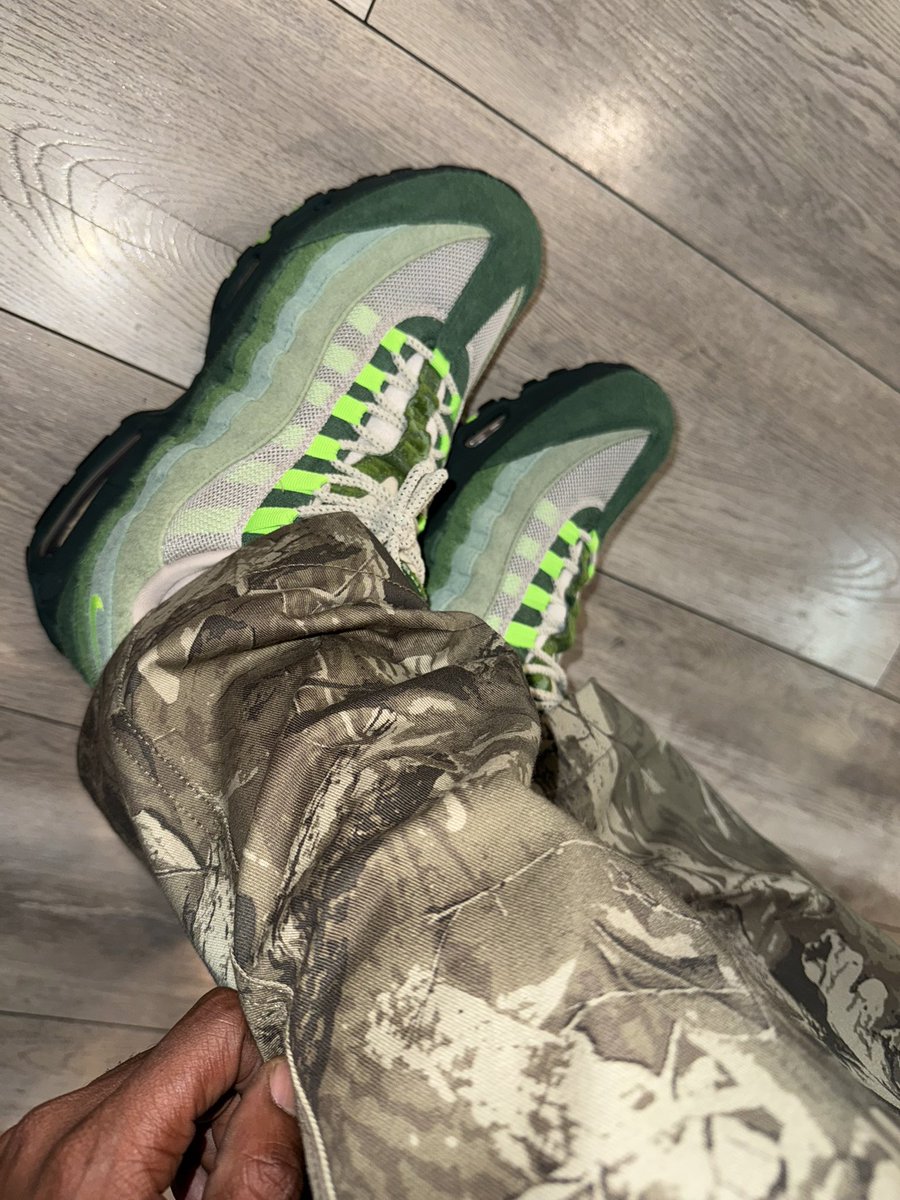 10 toes 🏃🏾‍♂️💰 tweet media