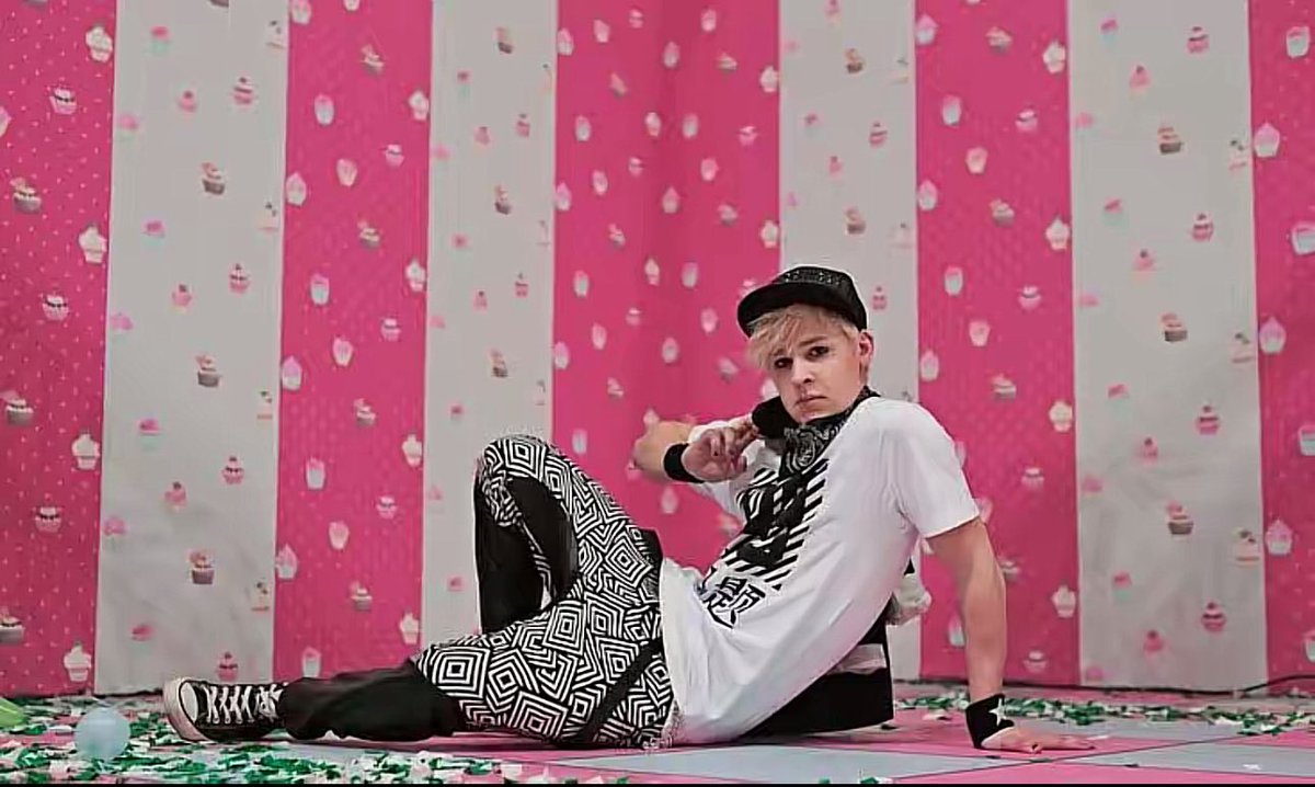 Crow 🫐👖🚢 tweet media