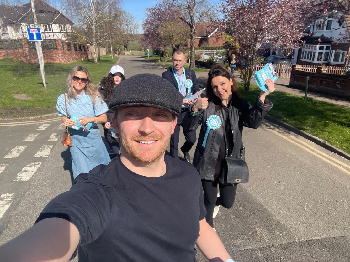 ReformDaily_'s tweet image. 🚪Jaymey McIvor out campaigning with a brilliant team!

Knocking doors in a division where the sitting councillor voted to cancel elections… 🗳️

Democracy matters. People are noticing

#VoteReform #SaveDemocracy 🇬🇧