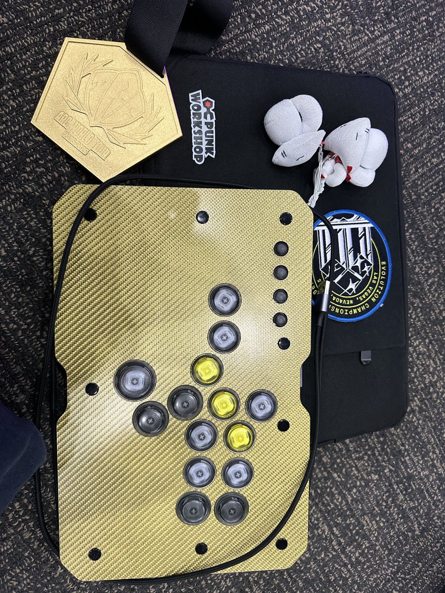 せなる tweet media