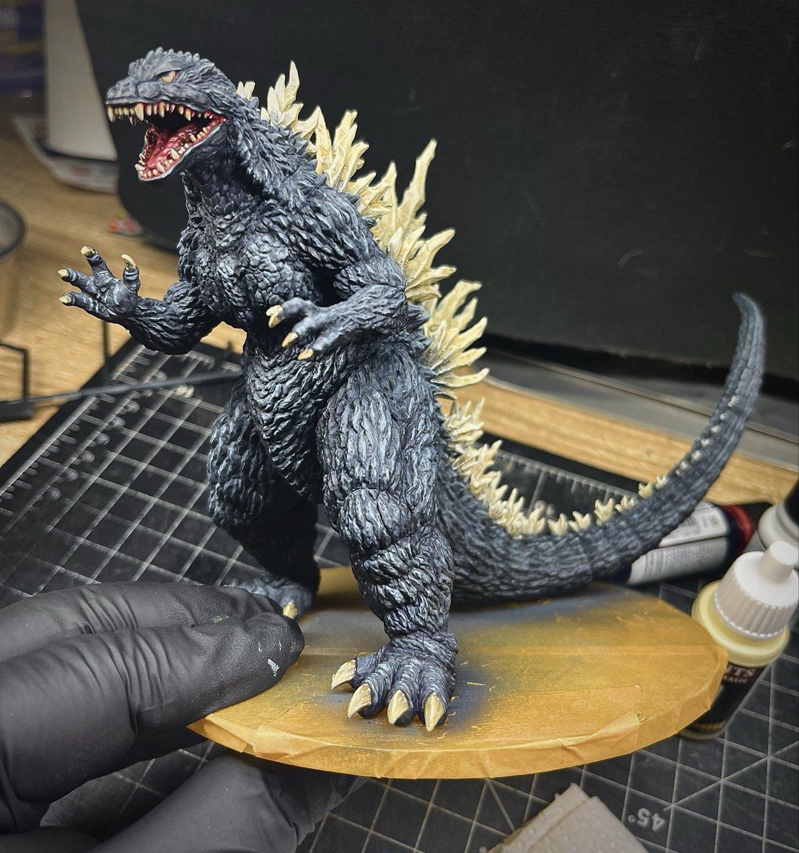 asuracr's tweet photo. I changed the color scheme a little, it seems to me that Aoshima made this unnecessarily complicated model in assembly. Glue is essential. Beautiful model! I will definitely buy the others! https://t.co/305tJN0uQ3
