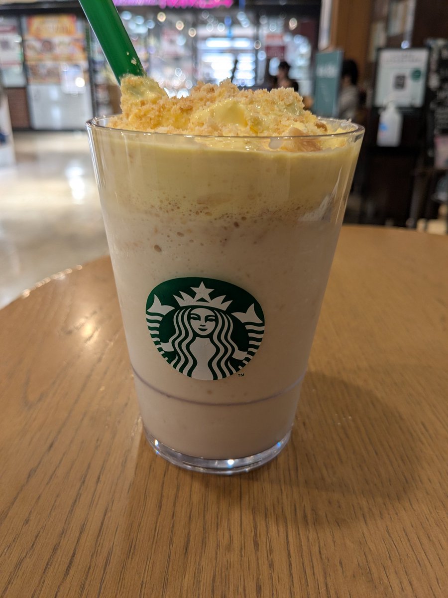 久しぶりにスタバ来たー
シュークリームフラペチーノ飲むのだ！