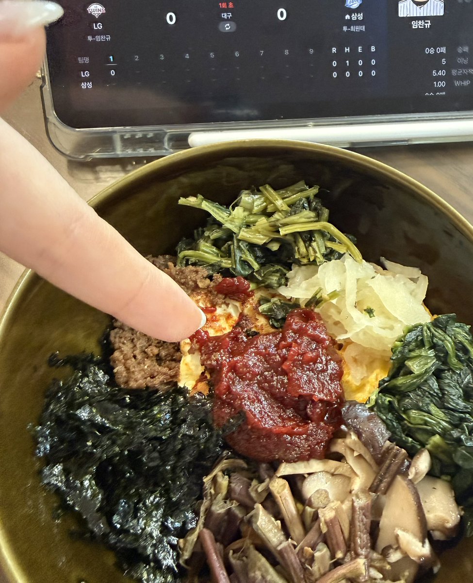 후이즈 tweet media