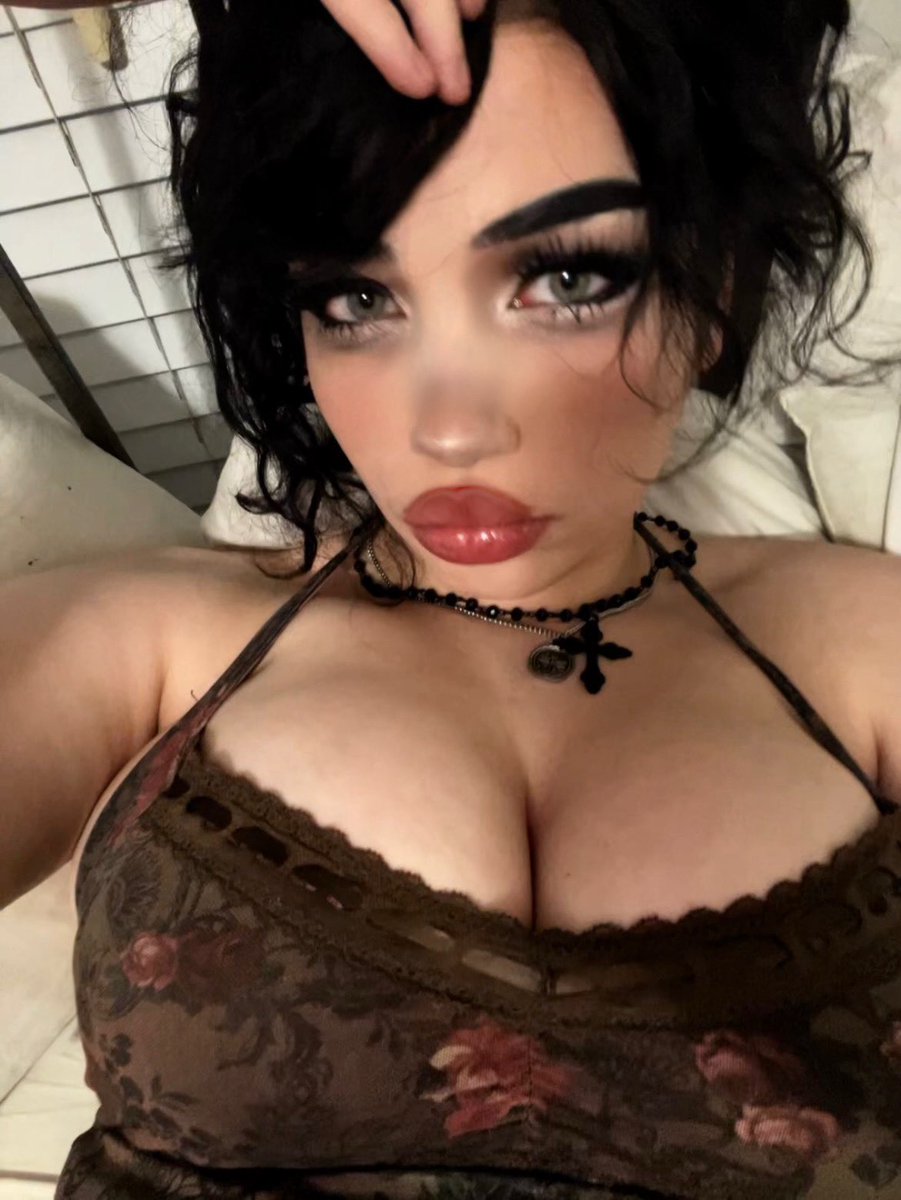 ghost 𖤐 tweet media