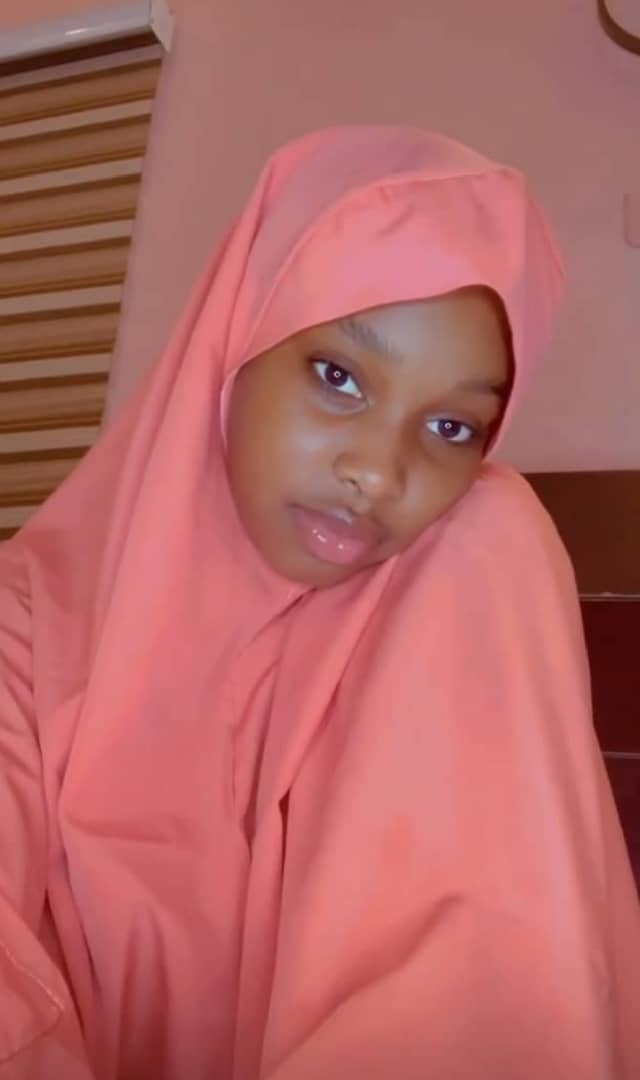 Fattimah___'s tweet photo. I look like I'm alright but wallahy I need a husband😢 https://t.co/MlbJNV7az4