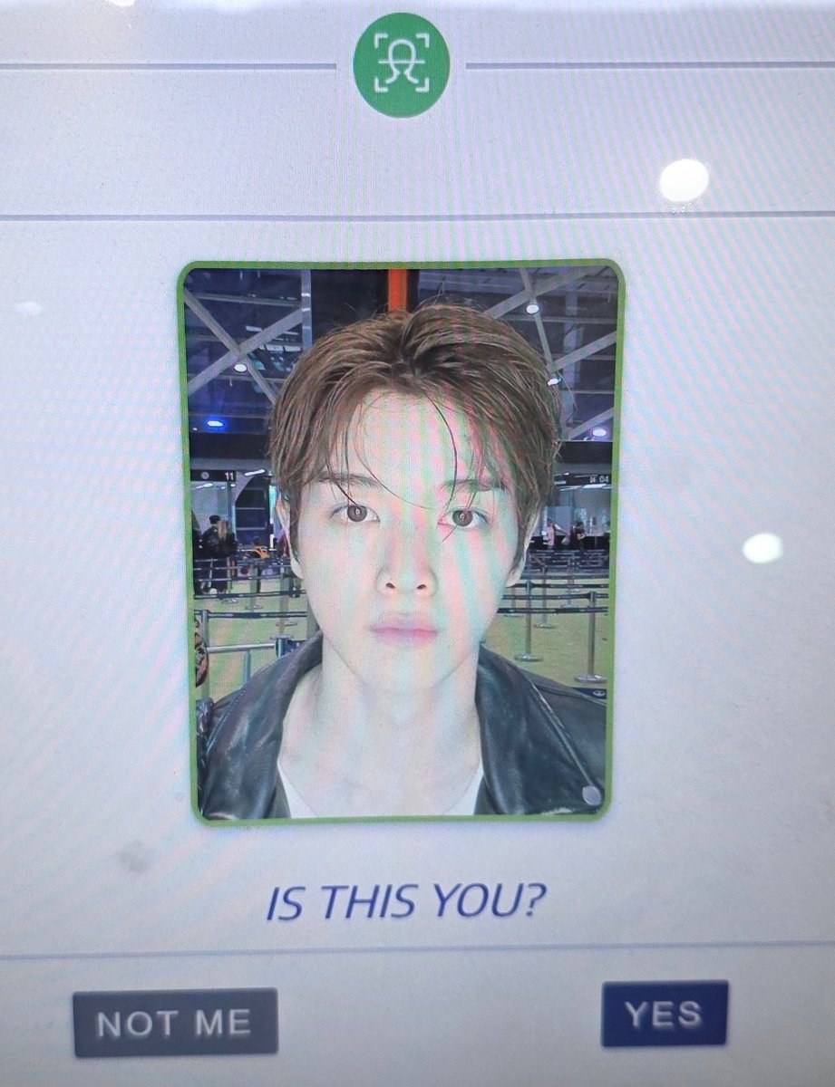 ไม่เคยเห็นใครใช้เครื่องสแกนหน้าได้หล่อขนาดนี้มาก่อน เบ้าหน้าฮีโคตรเว่อ