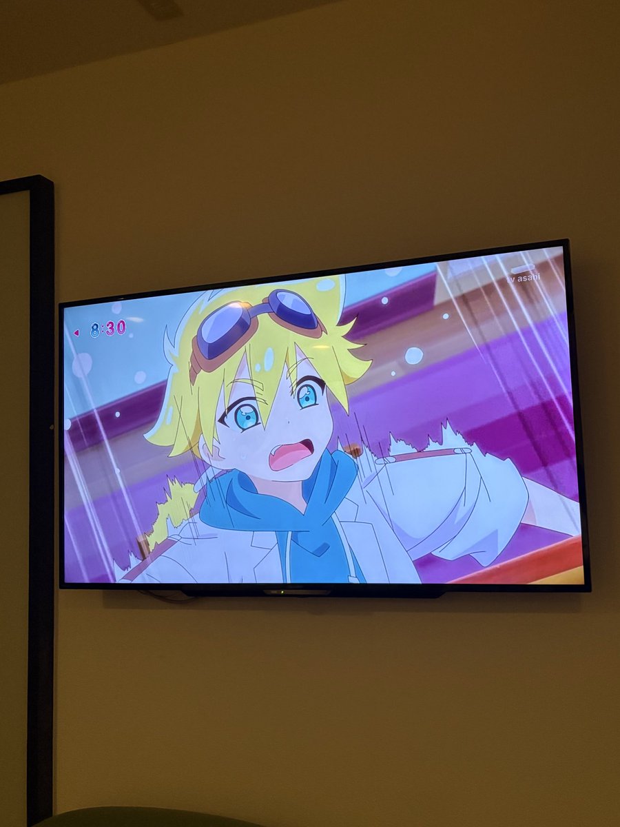 mtb_114's tweet photo. 深夜3時までわちゃわちゃしてたのにプリキュアリアタイさせてくれて大感謝 https://t.co/B372qcSqUW