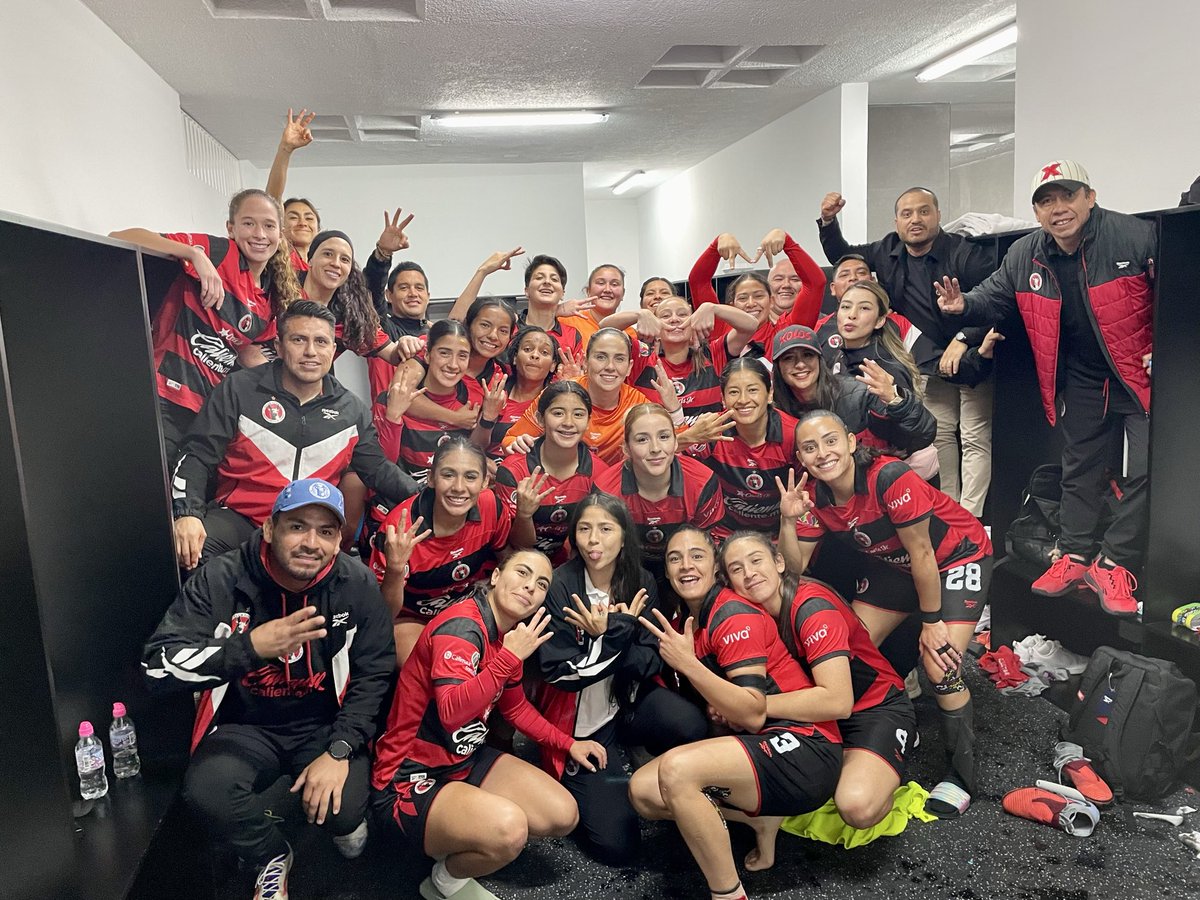 XolosFemenil's tweet photo. Tres puntos importantes y a casa ❤️🖤🐕 https://t.co/uOojbUa97T