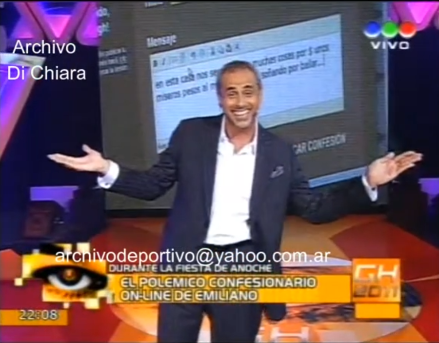 Que jugoso este GH. 

En #GranHermano 2011 se podía tuitear desde el confe. Emiliano redactó un tuit muy fuerte.

"EN ESTA CASA NOS SENSURAN CON MUCHAS COSAS POR UNOS MISEROS PESOS AL MES. AGUANTE SOÑANDO POR BAILAR". 

Rial se relamía por cruzarlo en gala: "llegó el domingo"