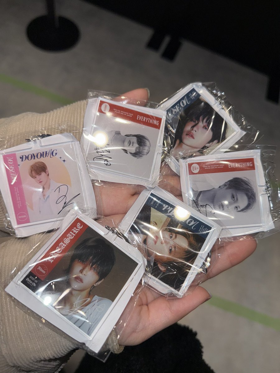 25m_23tk's tweet photo. TREASURE PULSE ON POPUP
ポップアップ カプセルトイ ガチャ 交換 

【譲】画像(ジフン、ドヨン、ジョンファン)

【求】アサヒ、ヨシ

現在ポップアップ付近にいます。
お気軽にお声掛けください🙇‍♀️

#treasure交換 https://t.co/rJyw4unENm