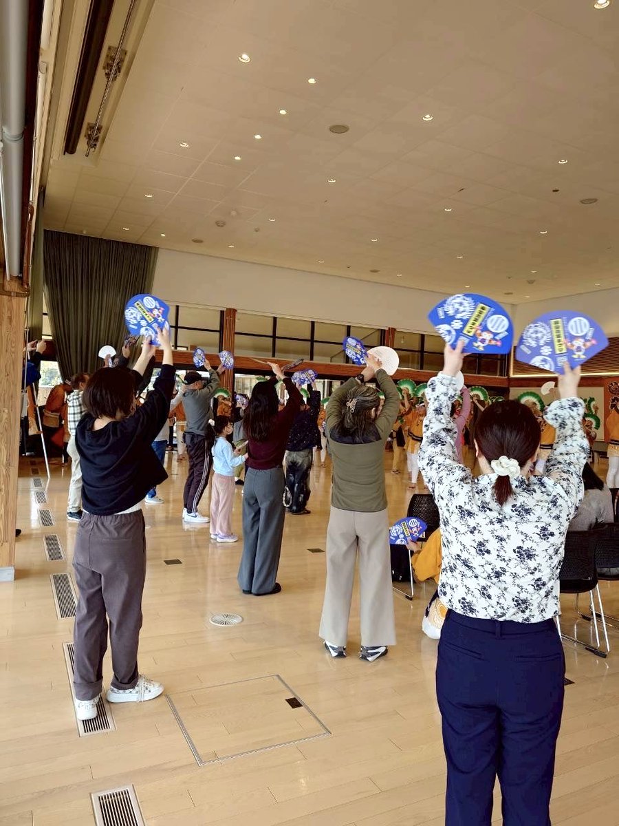 sengei_hiroba's tweet photo. 3/22(日)せんだい郷土芸能定期公演(=せん芸ひろば)<すずめ踊り> お楽しみの体験コーナー🪭ぜひ気軽に踊ってみてくださいね
#せん芸ひろば #すずめ踊り #sendaitrip #せんだい郷土芸能定期公演 https://t.co/GI0EZgT7lz