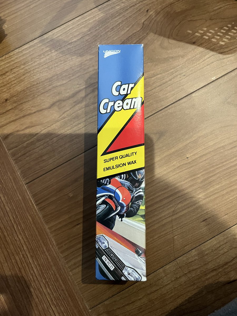 ちょっと時間ができたのでバイクの清掃してみた。水洗いでは全然取れなかった白い部分の汚れ、ユニコンカークリームでめっちゃ取れた！コンパウンドとかの研磨剤が入ってないから無理かと半信半疑だったけど、すごいなあ…！