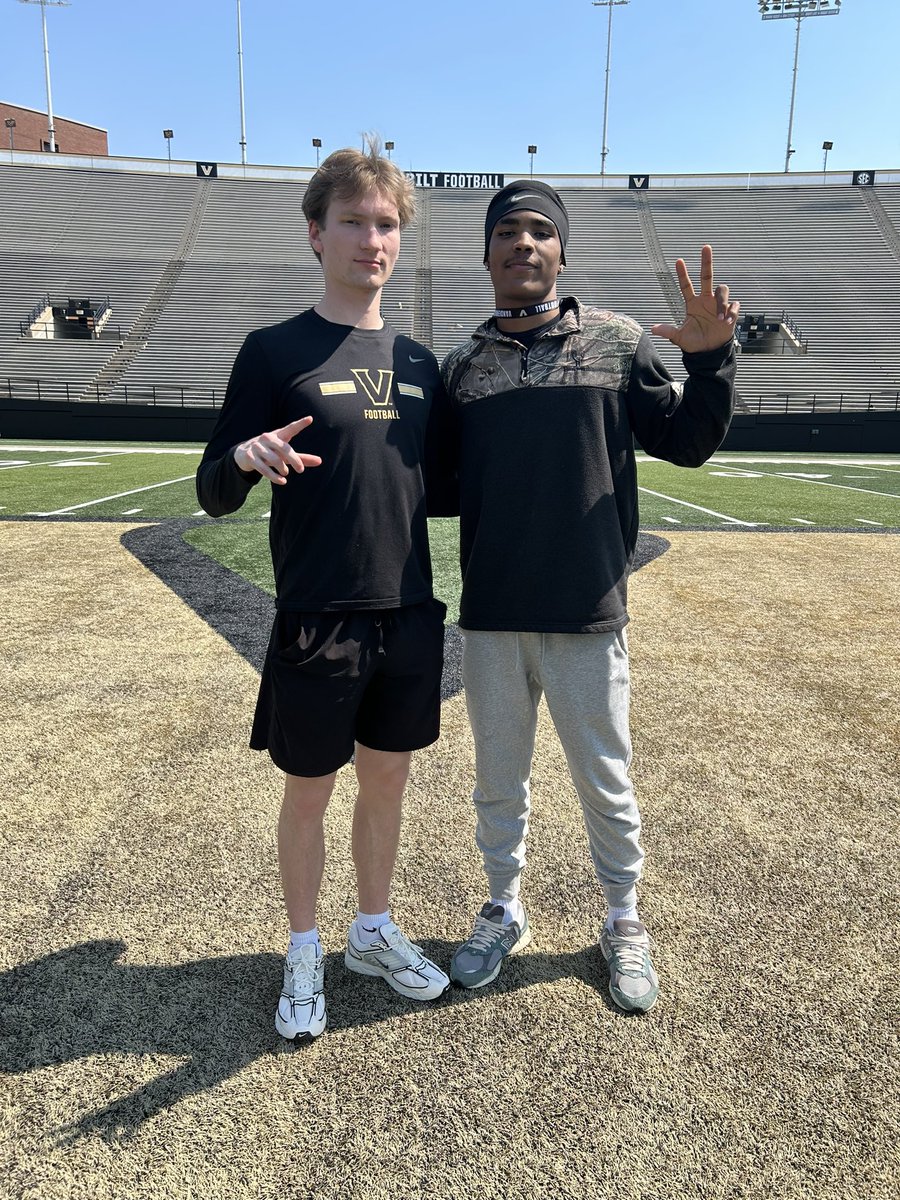 DayonCooper2027's tweet photo. Thank you @VandyFootball for a great visit today! #ThePitt @Coach_Lea @CoachAlexBailey @SPCoachStone @DanielGreenVU @SPHSPIRATES @bartonsimmons @ChadSimmons_ @CSmithScout @QMccamey52 @jared5_59 @TheUCReport @Hayesfawcett3 @Rivals https://t.co/JlVHOVfBJe