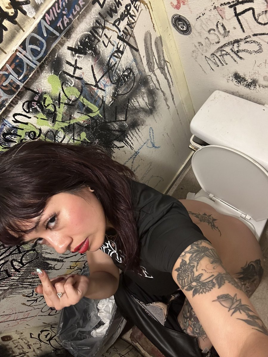 Bowdowntoprincess tweet media