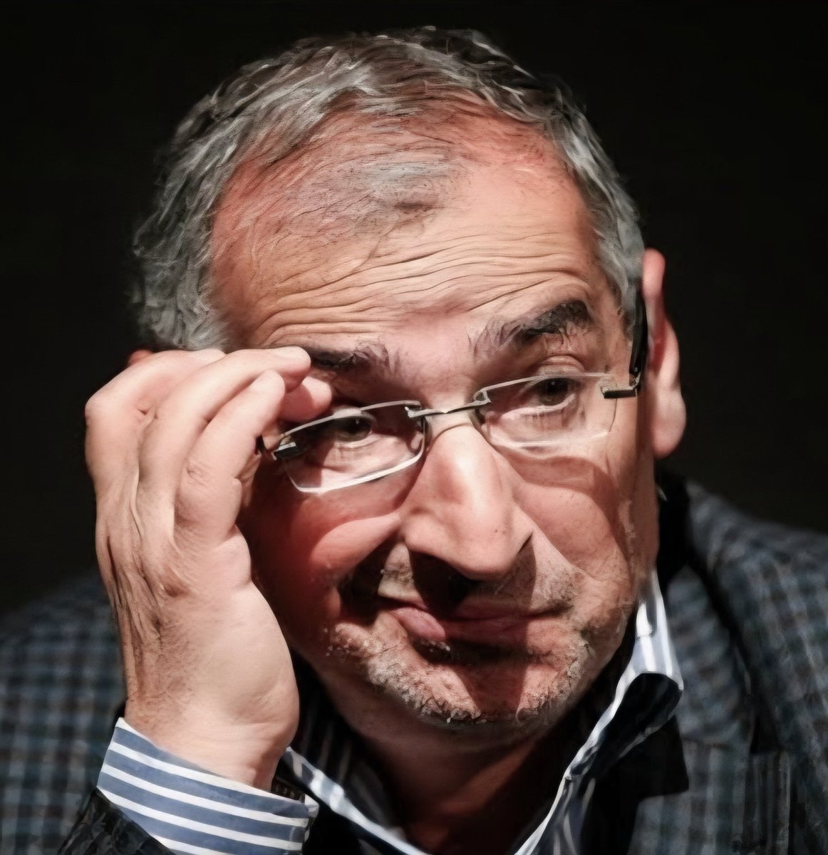 این مادرقبحه کجاست بیاد اسلحه دست بگیره واسه جلوگیری از سقوط رژیم. 
جاکش چپیدی تو کدوم سوراخ.