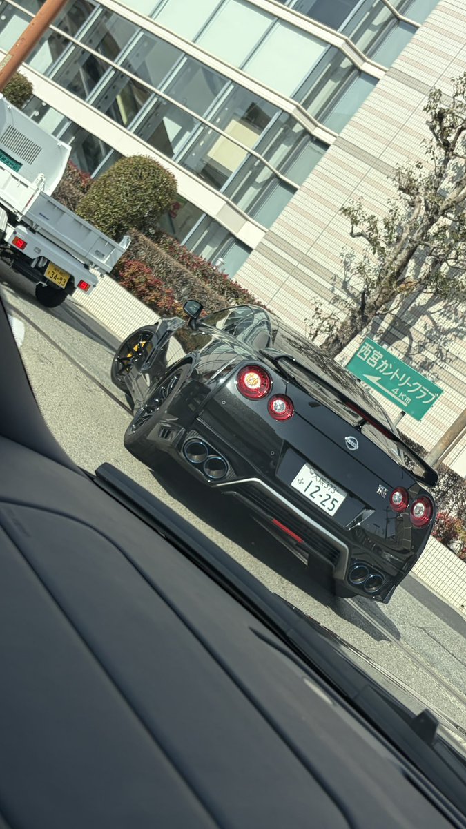 Godzilla R35 tweet media