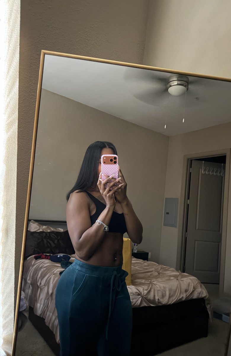 onlybryanaa's tweet photo. Natural gal 🖤 https://t.co/jpsHjKfd93