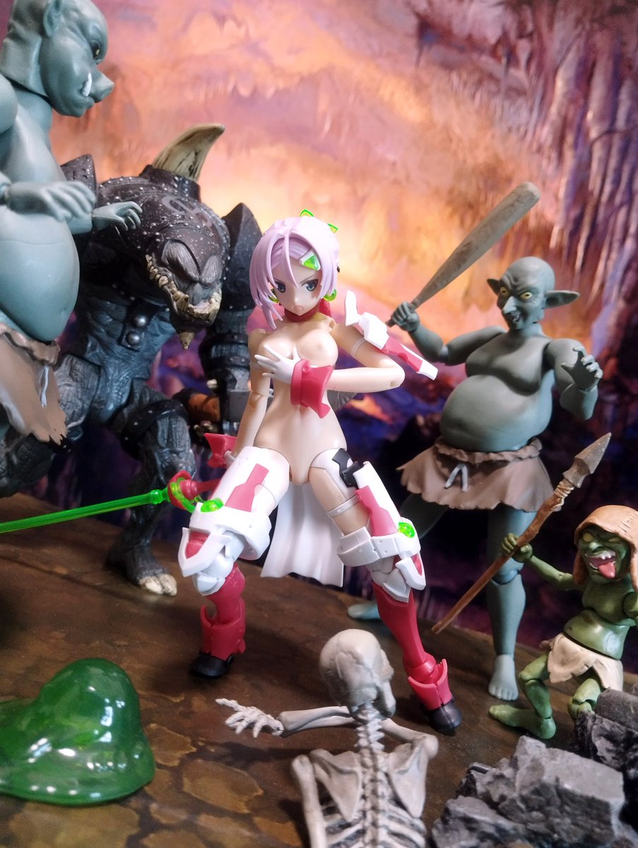 Bundmon's tweet photo. 先週３０MSのミネルヴァコス買ったけど
手持ちで似合うボディが全く見当たらない…
そんな中、かなり昔にアマゾンで買った
激安美プラ素体がジャストフィット！😍
背中に穴開けたくなかったので
ランナ��を使ったマフラー脱着用首輪作ったけど
それ以外は一部,棒を太らせただけで無改造
腕は素体の物 https://t.co/CDH4kqnkIK