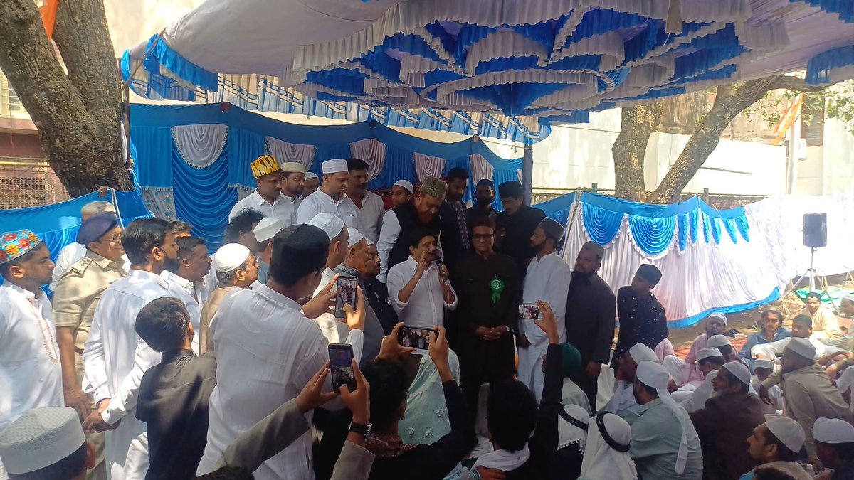 byrathi_suresh's tweet image. ನಿನ್ನೆ ಆರ್‌.ಟಿ.ನಗರದ  ನಡೆದ ರಮಝಾನ್ ನಮಾಜ್ ಕಾರ್ಯಕ್ರಮದಲ್ಲಿ ಭಾಗವಹಿಸಿ, ಪ್ರಾರ್ಥನೆಯಲ್ಲಿ ಭಾಗಿಯಾದ ಕ್ಷಣಗಳು.
ಸೌಹಾರ್ದತೆ, ಶಾಂತಿ ಮತ್ತು ಸಹಬಾಳ್ವೆಯ ಸಂದೇಶ ಎಲ್ಲರಲ್ಲೂ ಹರಡಲಿ.

Glimpses from yesterday’s Ramzan prayer at  RT Nagar.
Prayed for peace, harmony, and the well-being of all.

#Ramzan #eidnamaz
