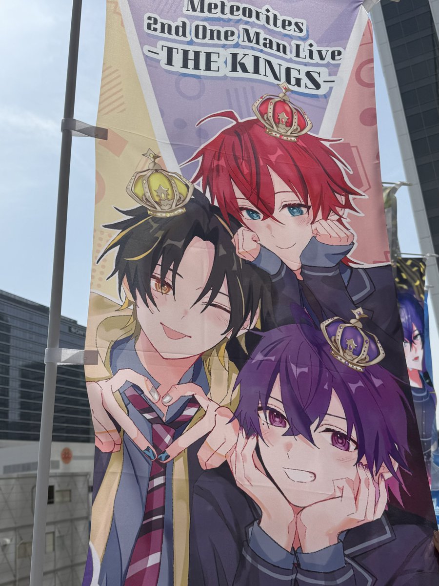 S_project22's tweet photo. 掲出確認しました！
爆風ですがお天気いい💜❤️💛 https://t.co/meFRWWVZOb