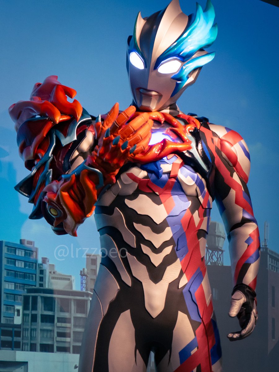 20260322 ソラマチ

今日のブレーザーはガッチリ握手したりお子さんの頭撫でたり等、かなりゲント隊長でした
登場時にアーマーの首元をクッと下げて位置調整してたのめちゃくちゃカッコよかったな…

#ウルトラマンブレーザー
#ウルトラヒーローズEXPO
#ニュージェネレーションワールド