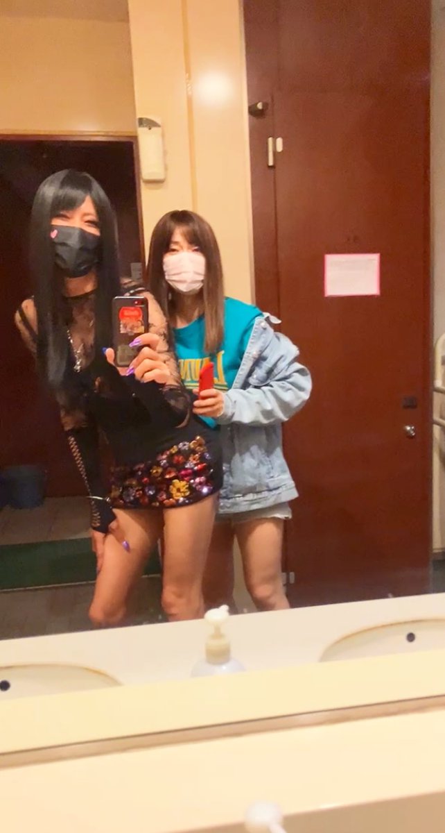 Rarachan_yoro's tweet photo. 昨夜はﾄﾞﾝｷで買い物してｵｰｸﾗへ
╰(‘ω’ )╯三

久々の”リンᒼᑋªⁿ♥︎” https://t.co/5a4LDrwMr4