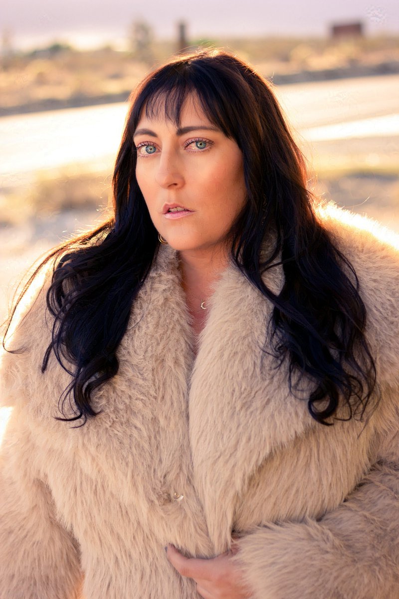 HyperdrivePics's tweet photo. Can we bring back the cozy fur coat weather? It's too hot. New #portrait with my friend @Alexlikestotalk https://t.co/QBvM95l9ru