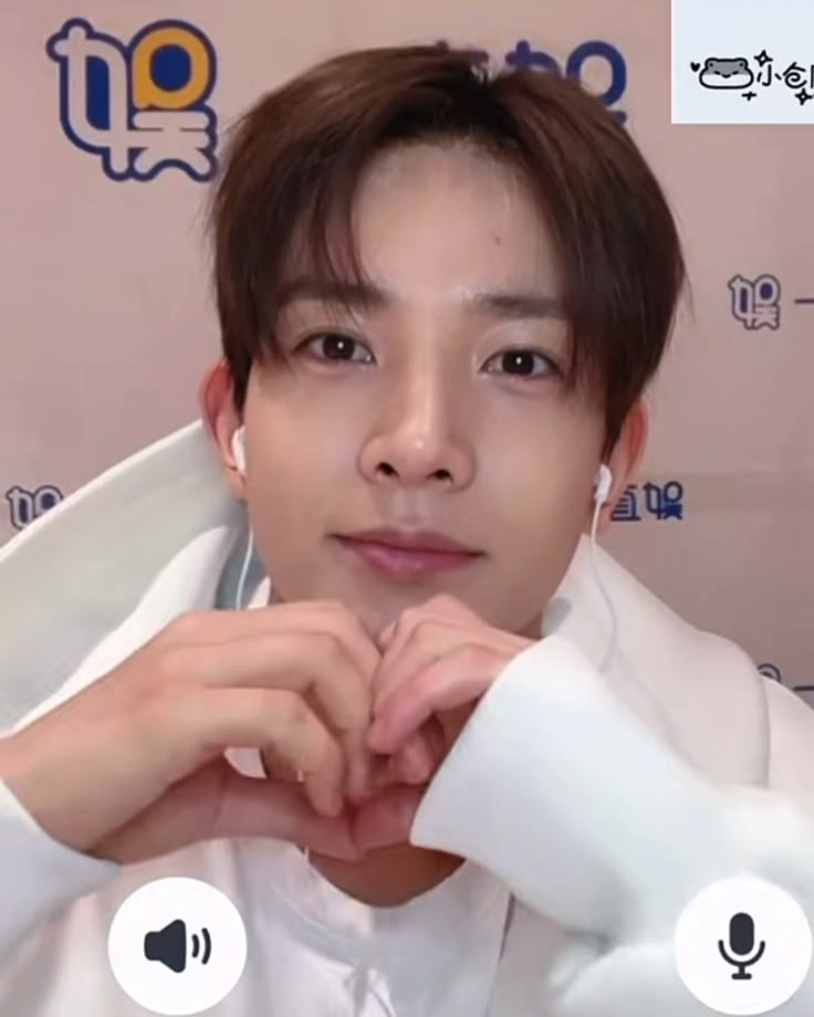 วันนี้ฮีซึงมีคอลไซน์สองรอบเลย รอบแรกเวลา 16.30 น. และรอบสอง เวลา 18.00 น.(ตามเวลาไทย) อีกไม่กี่ชม.จะได้เห็นหน้าอัยพิครั้งแรกในรอบหลายๆ วันเลย มารอส่งกลจให้อัยพิกัน!🤲🏻🐹🤍

BE:LIFT는 아티스트들을 더 잘 대해야 해요!
#HEESEUNG_STAYS
#FairOpportunitiesForENHYPEN