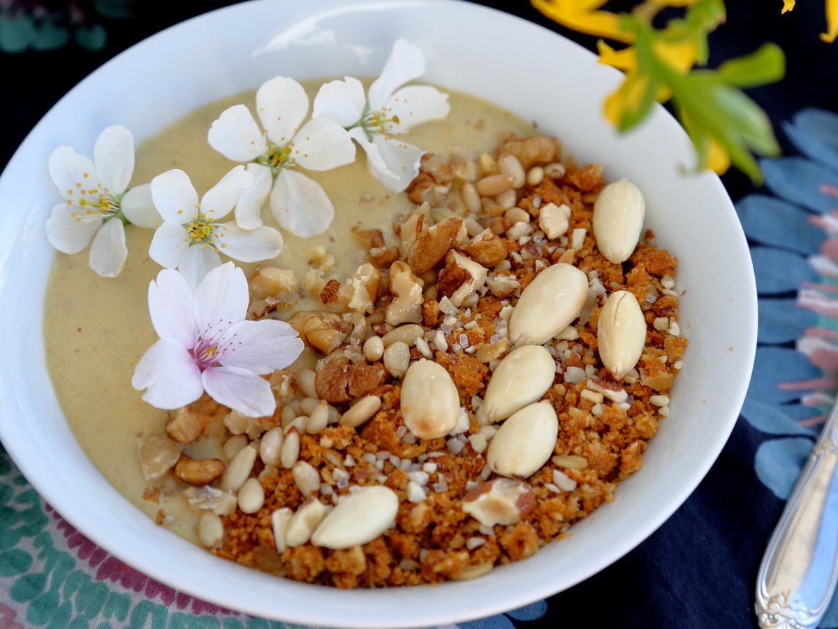 Emili Burt tweet media