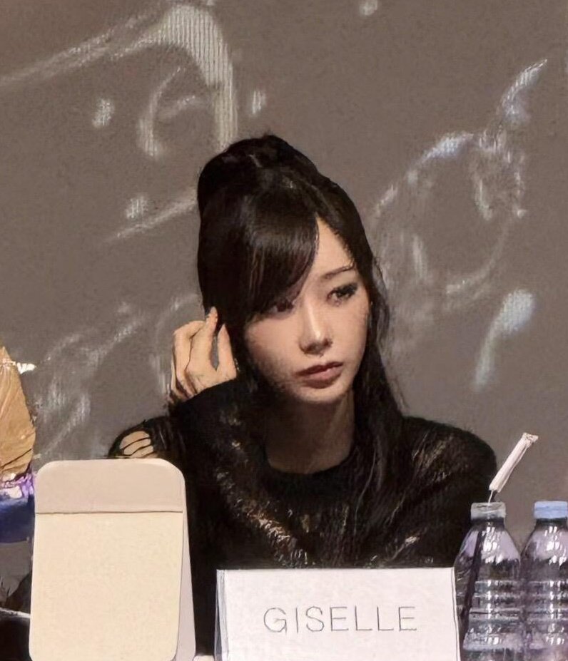 ☽ 🫦 (semi rest) tweet media