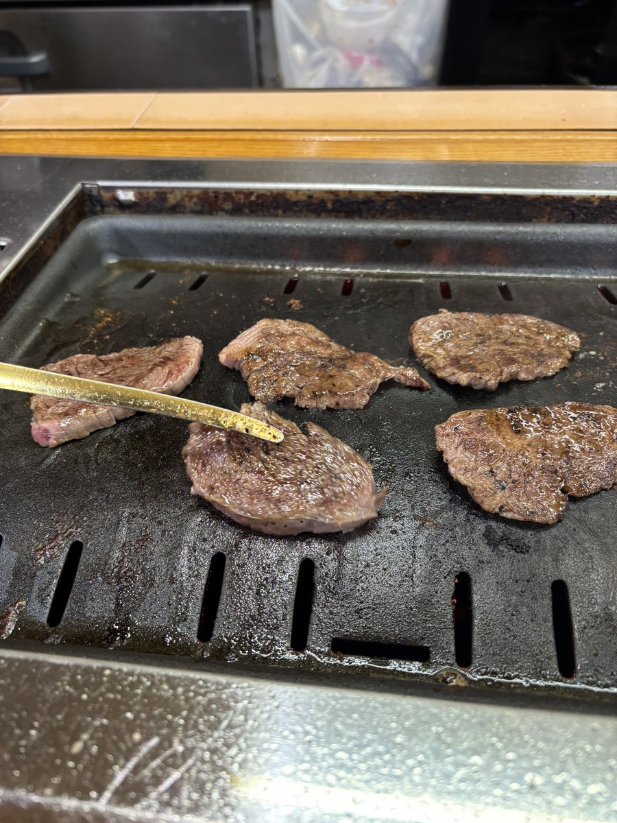 なめだるま tweet media