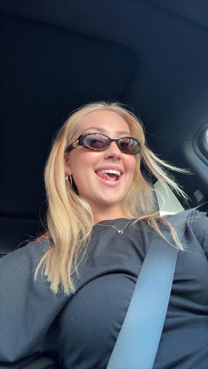 Goddess Olive tweet media