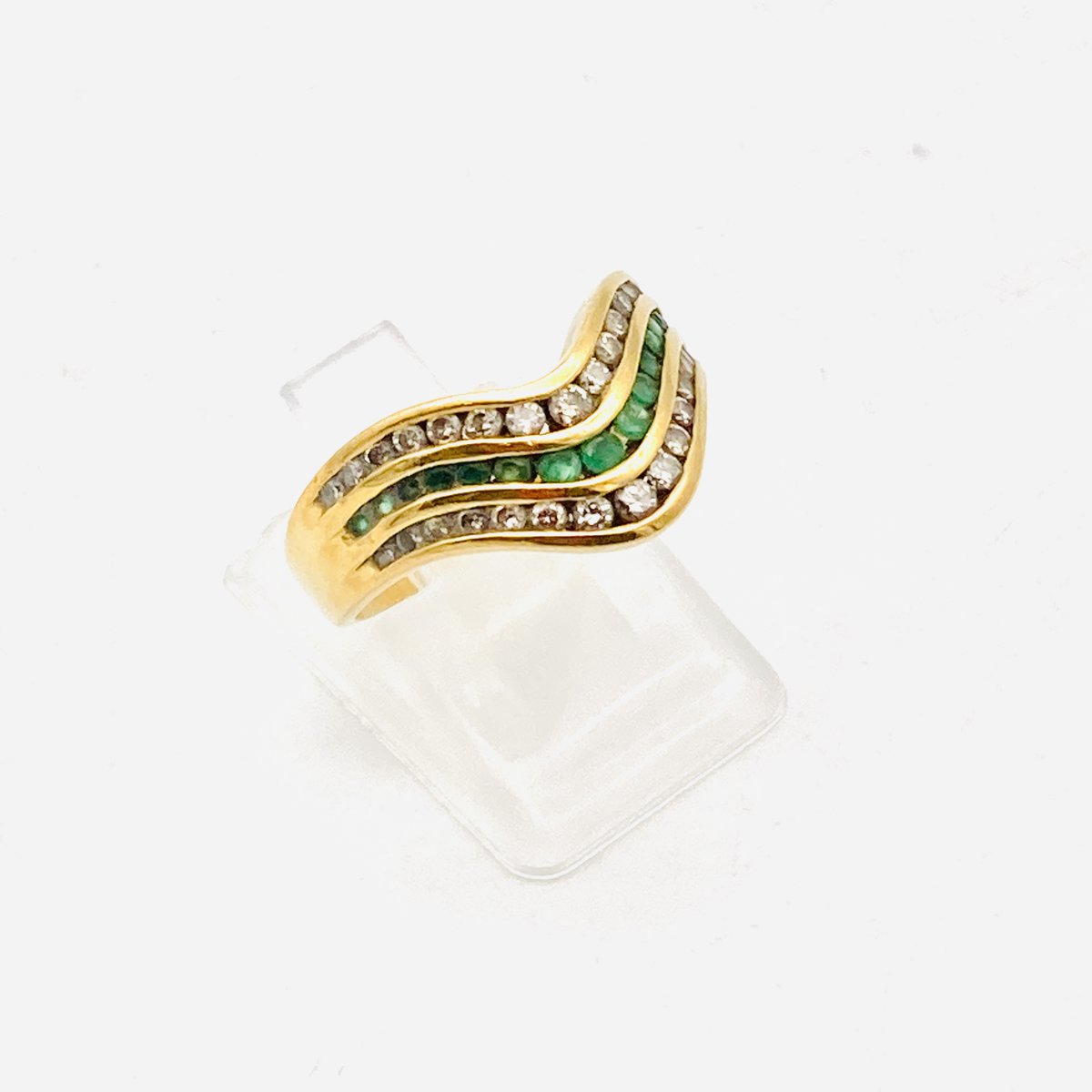 gyokkodo_y's tweet photo. 本日は K18 / Pt950 エメラルド付きリング をお買取りしました💍
エメラルドがお好きで集めていた中から整理のためご売却😊
色石ジュエリーの買取もお任せください🙌
#エメラルド #K18 #Pt950 #リング買取 #札幌 #玉光堂 https://t.co/0JwmrlO0aQ