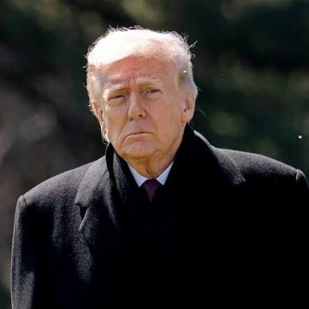 सबसे बड़ी ब्रेकिंग न्यूज़ — 

★ अमेरिकी राष्ट्रपति डोनाल्ड ट्रंप ने ईरान को 48 घंटे का सख्त अल्टीमेटम दे दिया है। 

★ ट्रंप ने ट्रुथ सोशल पर पोस्ट किया कि अगर ईरान स्ट्रेट ऑफ होर्मुज (होर्मुज़ जलडमरूमध्य) को बिना किसी धमकी के पूरी तरह नहीं खोलता है।

★ तो अमेरिका ईरान के