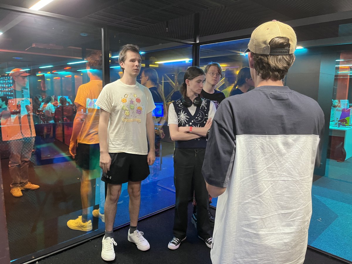 Vic Smash tweet media