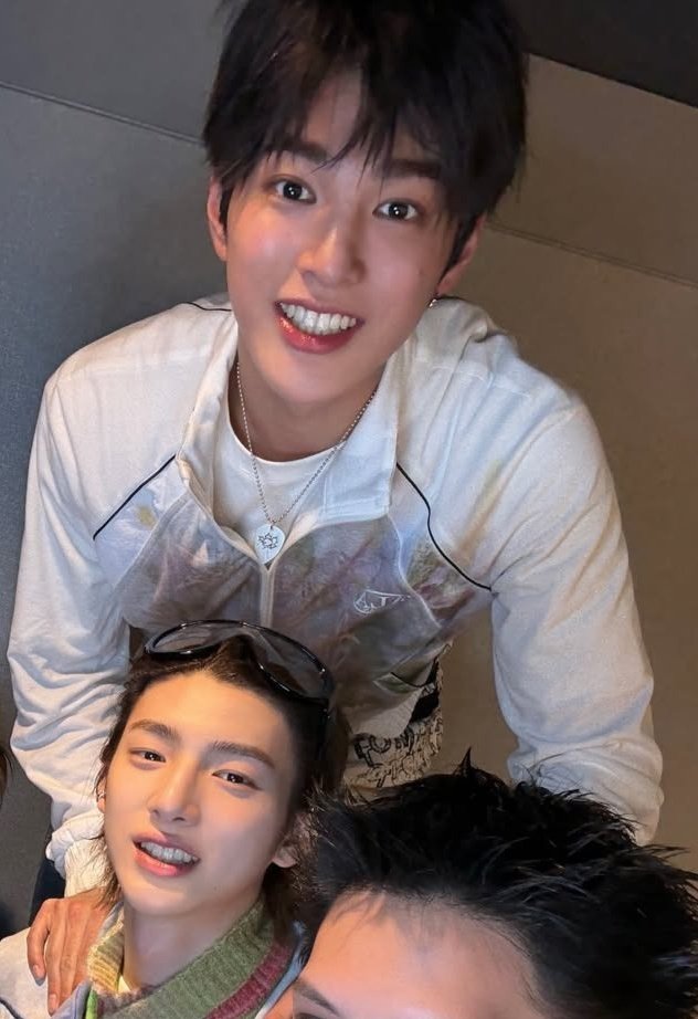 Eternaljuhoon's tweet photo. Literally keonho and juhoon🐶🐢 https://t.co/aaBDR6r45Y