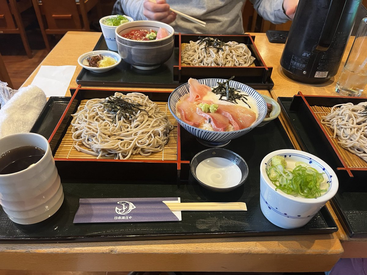 seiasa's tweet photo. 席押さえ3000円引きで3人で300円ランチ🥰 https://t.co/VwrLqMP3GU