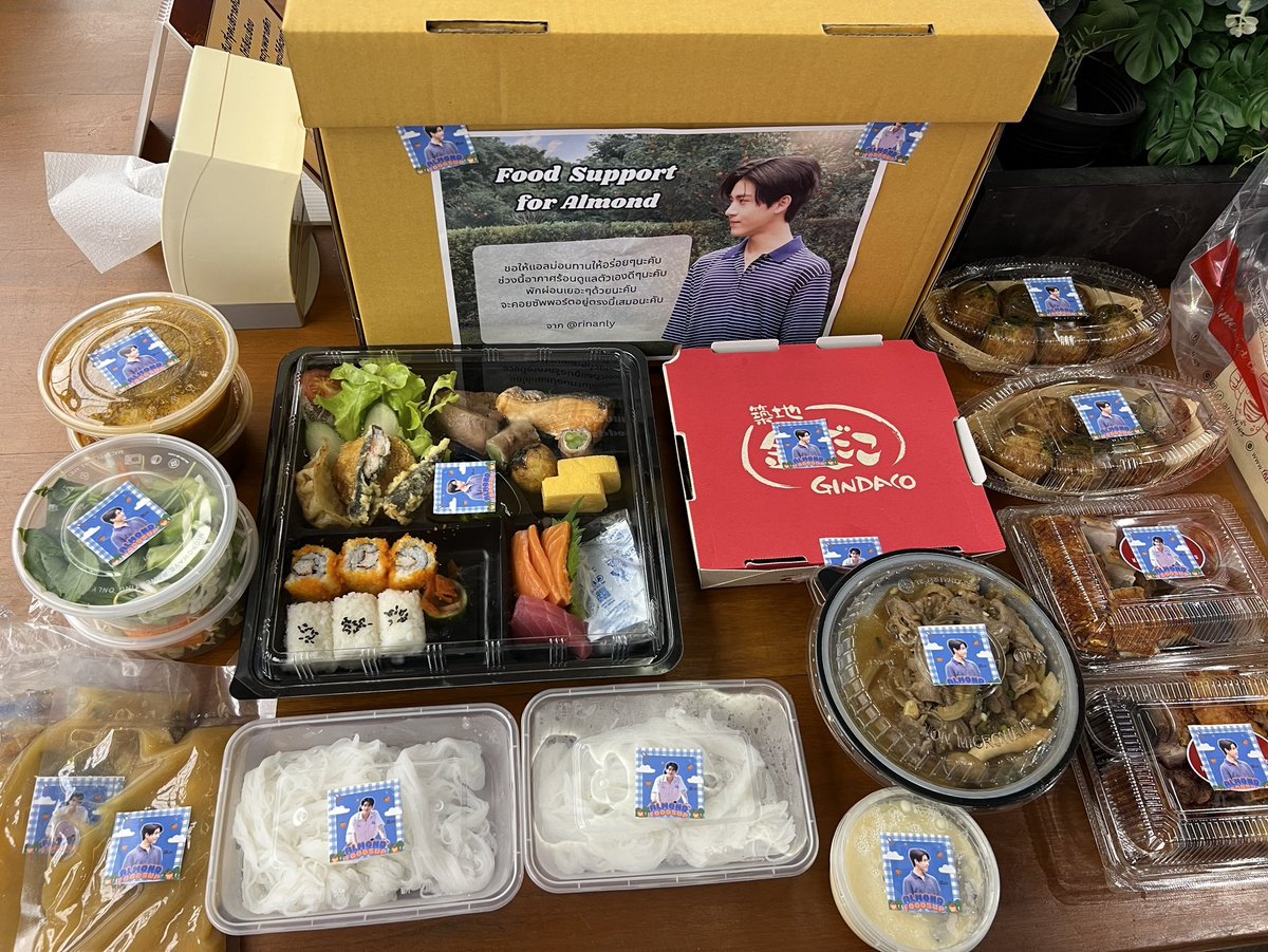 AlmondOfficial_'s tweet photo. 🍱 #ปิ่นโตของแอลม่อน
[ #WhenOrangesFallQ7 ] 🍊🌳

✨️ ขอบคุณ Food Support by @Rinanly00

      มื้อเที่ยงวันนี้ เสิร์ฟเป็นอาหารญี่ปุ่น พร้อมขนมทานเล่นอร่อยๆมากมาย ปิดท้ายด้วยเครื่องดื่มผลไม้สด บูสๆความสดชื่น~ 🥰 ทานให้อร่อยนะค้าบ สู้ๆ ✌️

#Almondbabybigboy 
#WhenOrangesFall https://t.co/85eFJDqpfG