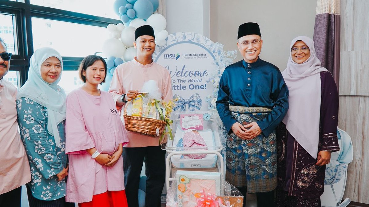 MohdShukriYajid's tweet photo. A pleasure to visit and welcome a newborn Syawal baby, celebrating new life and joy. Congratulations to Erra Ezzatie binti Mat Salleh and Ahmad Fitri Hadi bin Ahmad Rozainee on this beautiful blessing. Wishing the family health, love, and happiness ahead. @msumcmalaysia https://t.co/0CqPfdBv1z