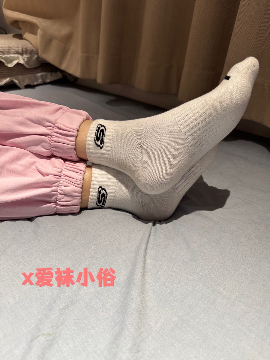 爱袜小俗 tweet media