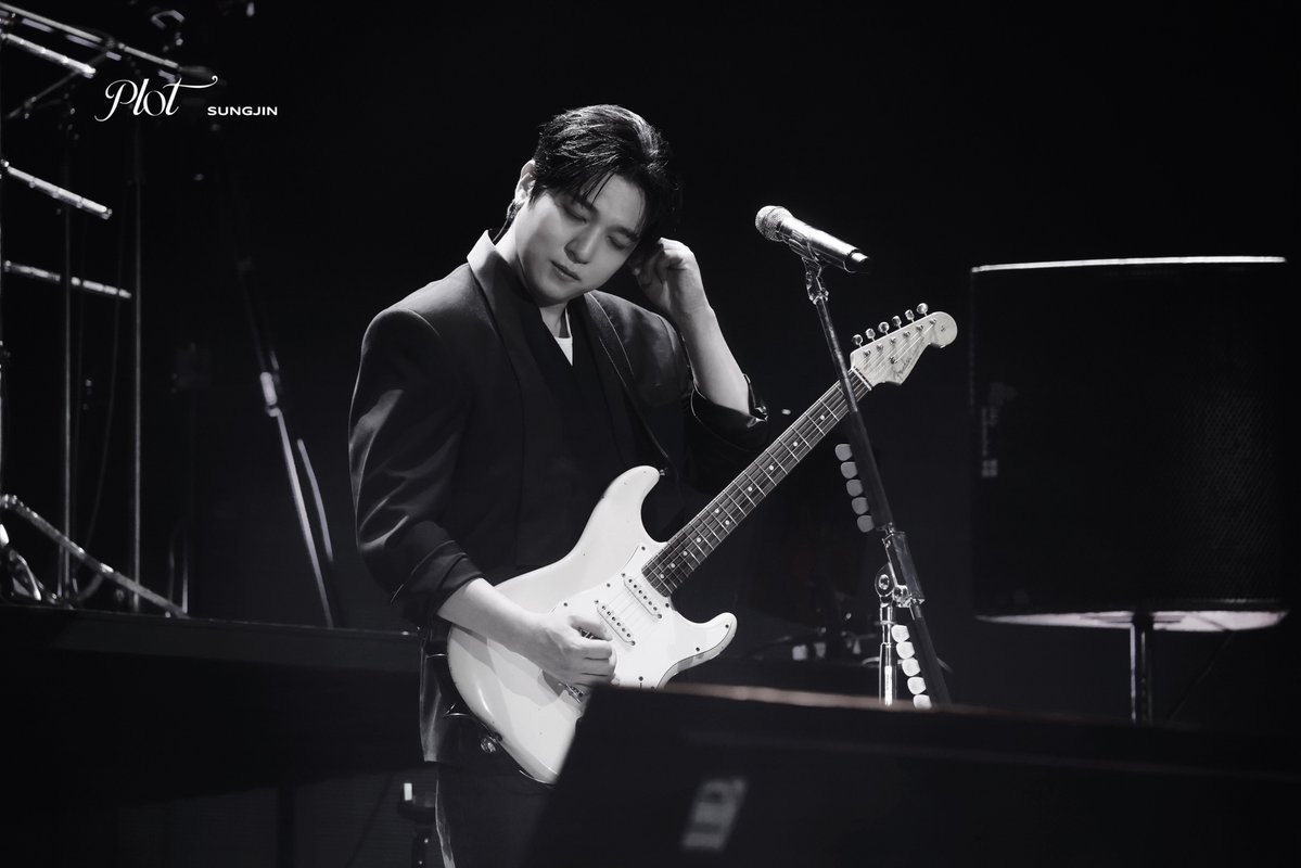 ๐๐ฅ๐จ๐ญ tweet media