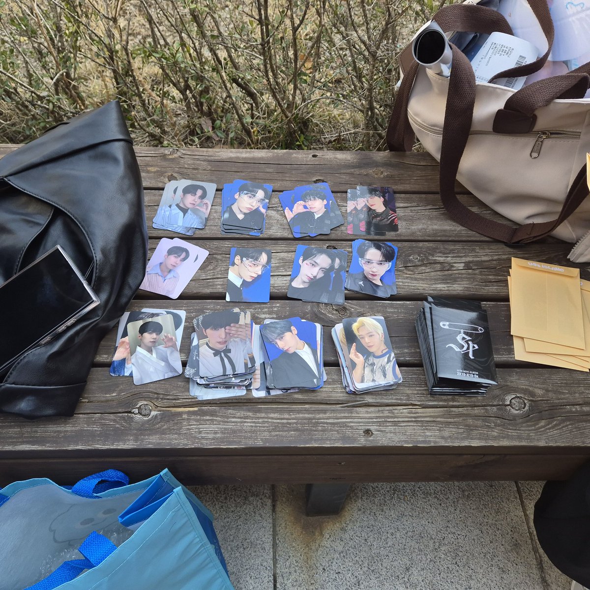 swtlemonade_'s tweet photo. 편의점 앞, 계단 옆에 있어요... 미공포들도 있으니 받으려 오세요 🫶🏻🫶🏻🫶🏻 https://t.co/r7J9PCu4rD
